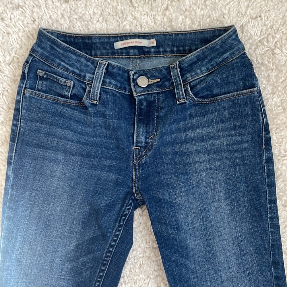 LEVI’S • 535 Super Skinny Ripped Knee Jeans W26 - Picture 3 of 6